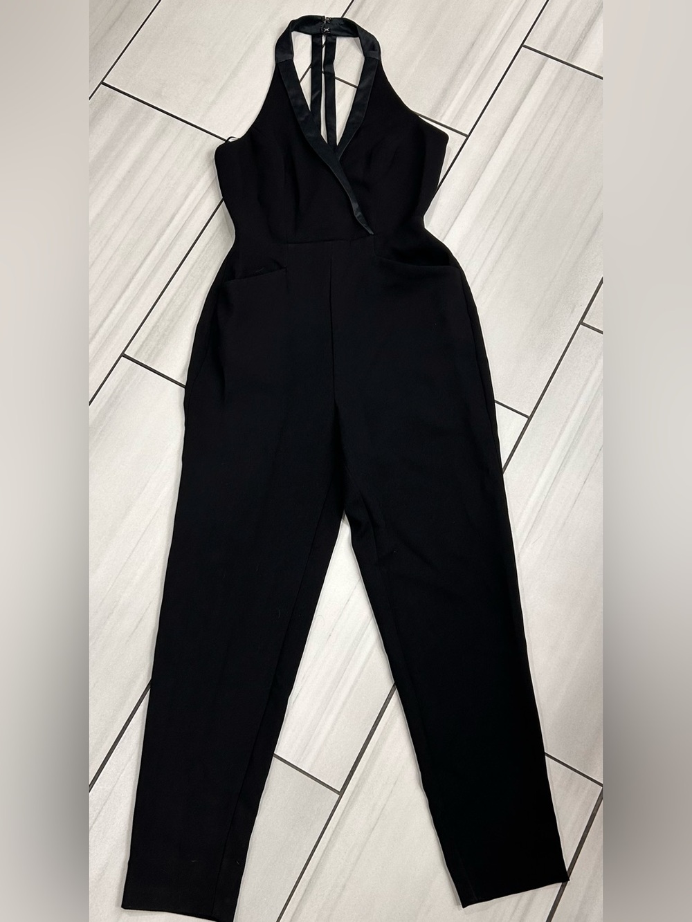 BCBGeneration V-neck Sleeveless Jumpsuit Sz 4